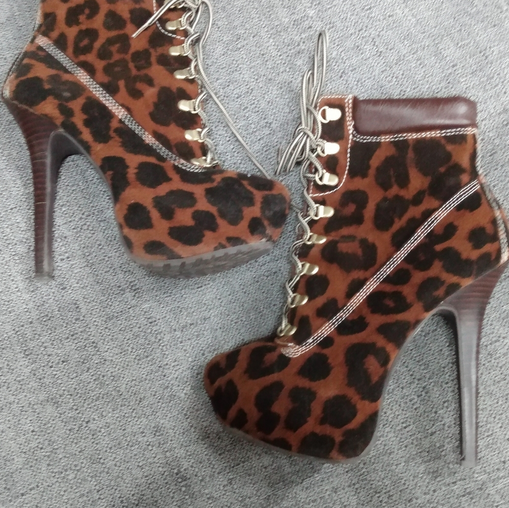 Leopard print stilletos booties